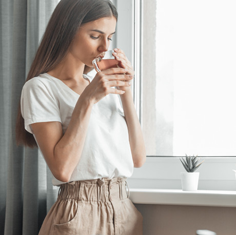 Kobieta pijąca wodę