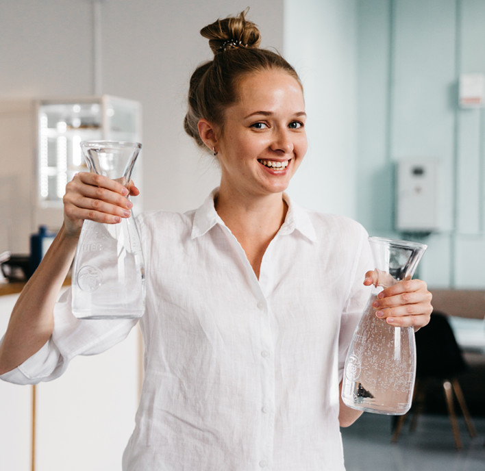 Kobieta pijąca wodę